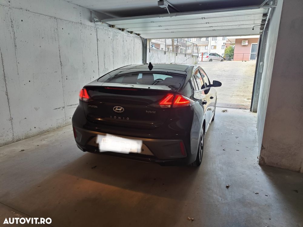 Hyundai IONIQ - 7