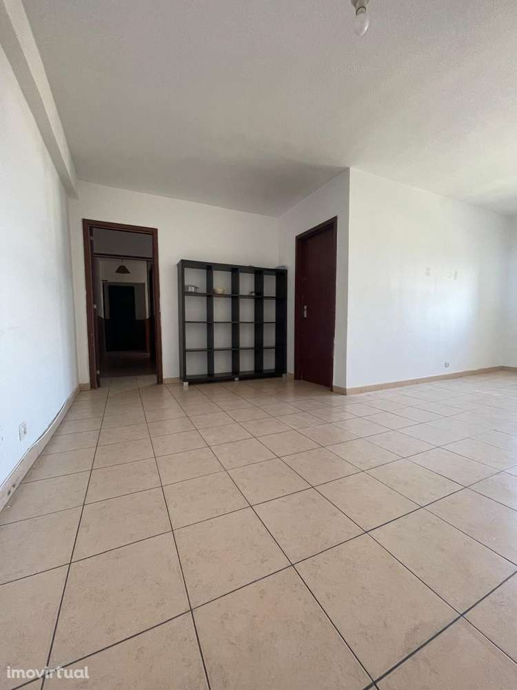 T3 com varanda para arrendamento em S. A. da Charneca – Barreiro. - Grande imagem: 2/5