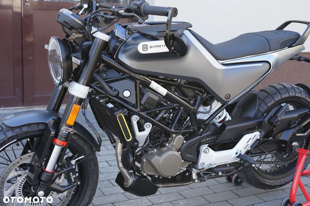 Husqvarna Svartpilen - 32