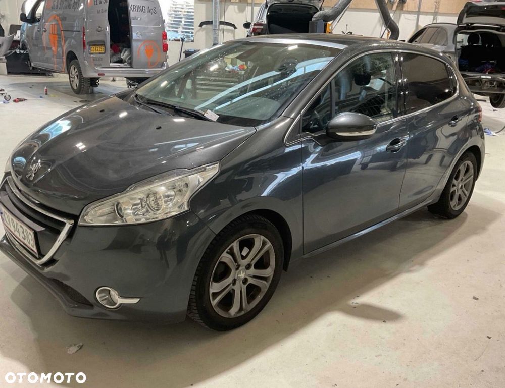 Peugeot 208 - 2