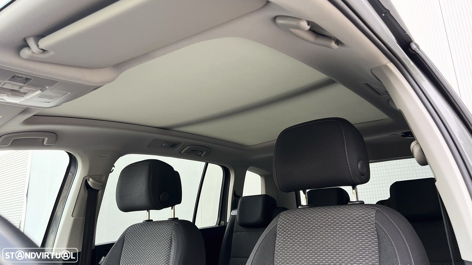 VW Touran 1.6 TDI Confortline DSG - 24