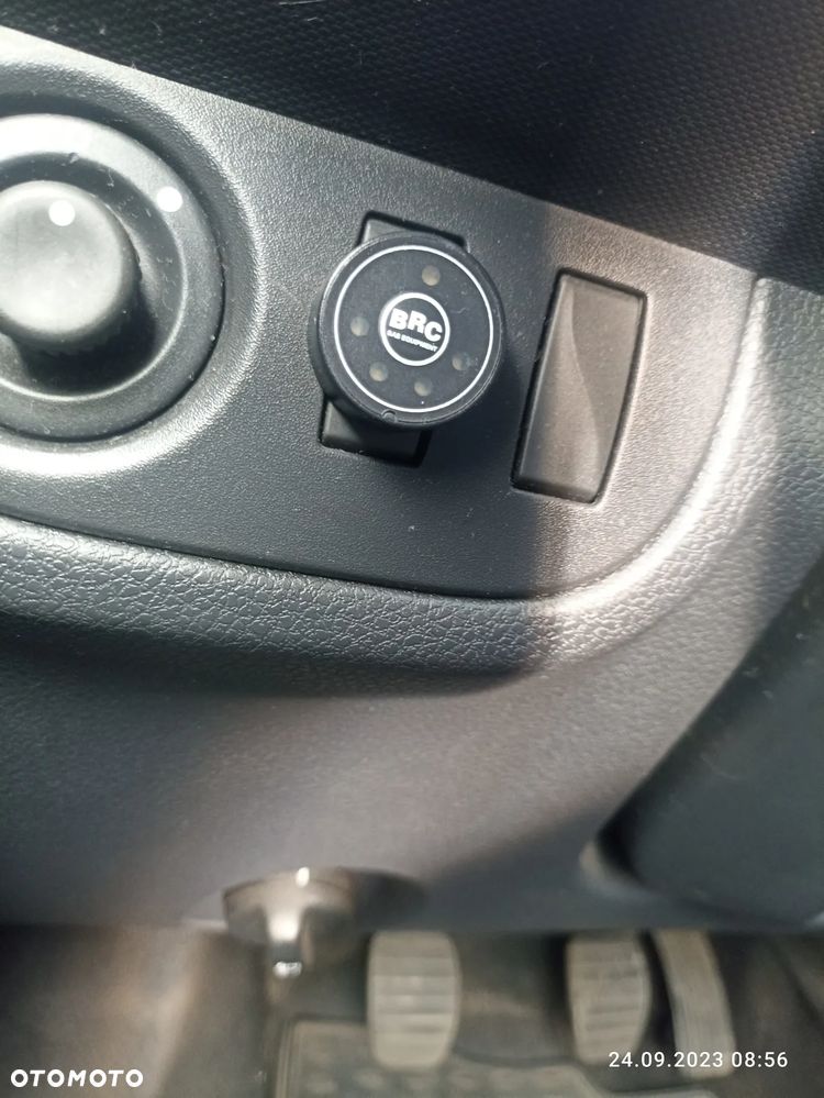 Dacia Logan MCV 1.2 16V Access - 11