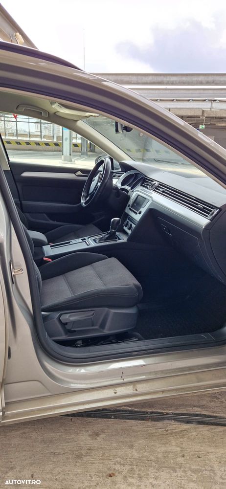 Volkswagen Passat 2.0 TDI DSG Comfortline - 11