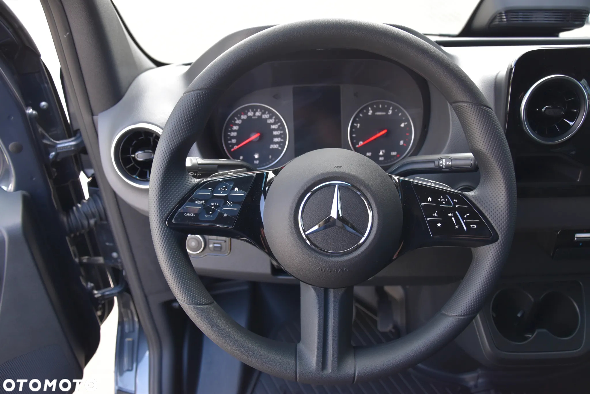 Mercedes-Benz Sprinter - 10