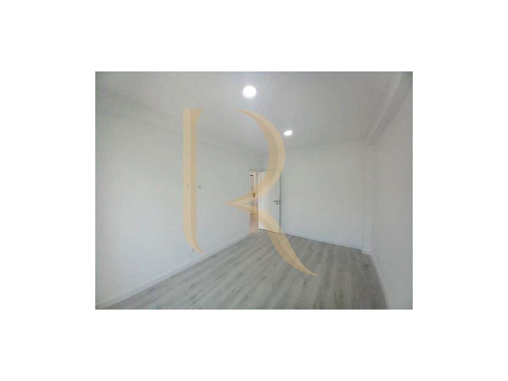 Apartamento T4 remodelado em Laranjeiro - Almada - Grande imagem: 5/23