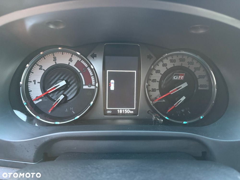 Toyota Hilux 2.8 D-4D Double Cab GR Sport 4x4 - 10