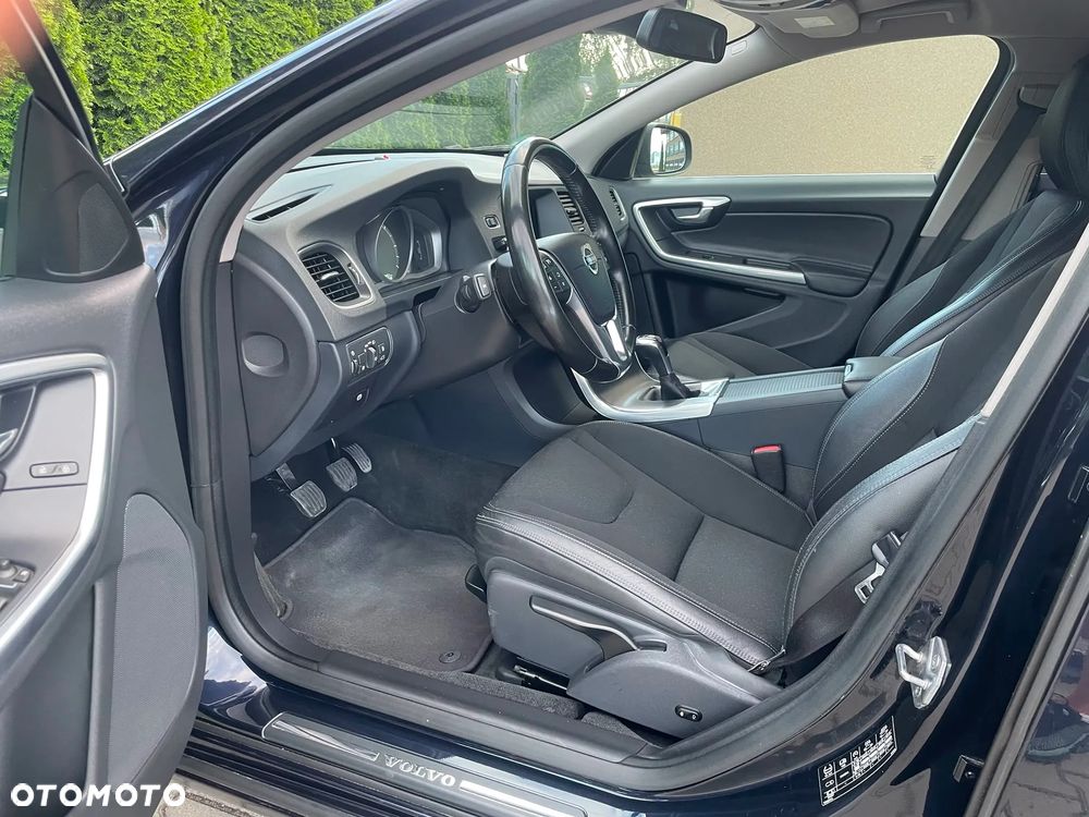 Volvo V60 D3 Momentum - 13