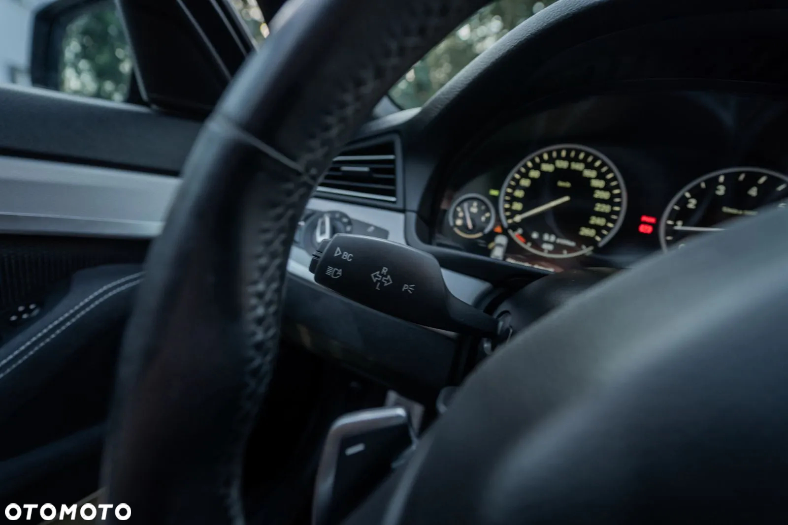 BMW Seria 5 528i xDrive - 24