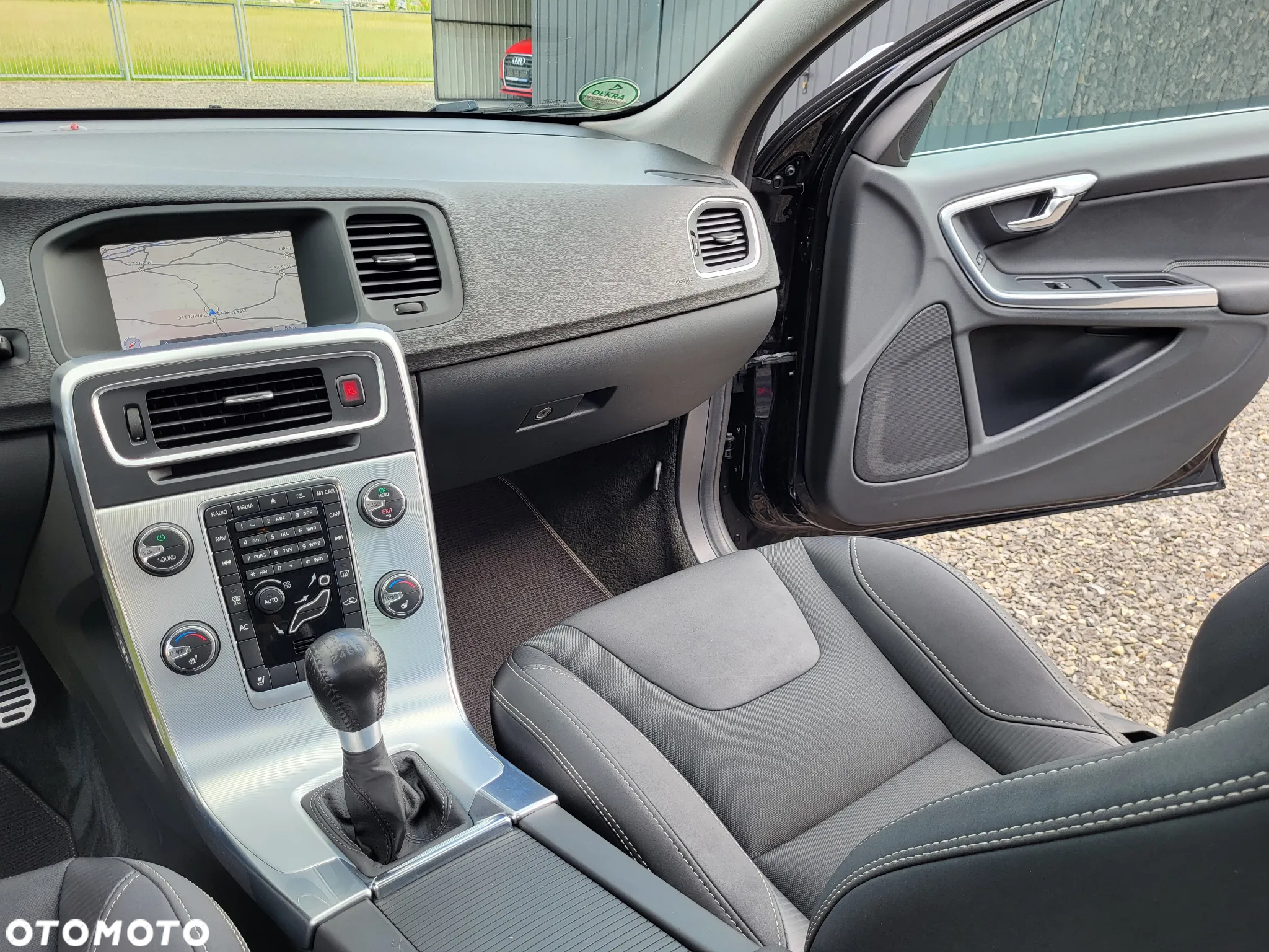 Volvo S60 D4 R-Design - 17