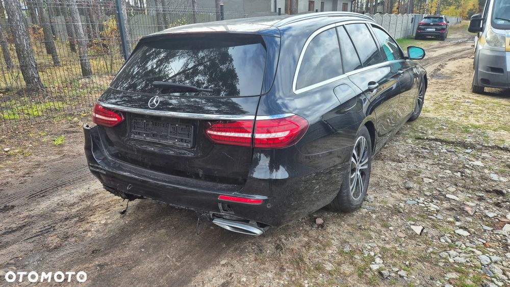 Mercedes-Benz Klasa E 220 d 4Matic T 9G-TRONIC Avantgarde - 6