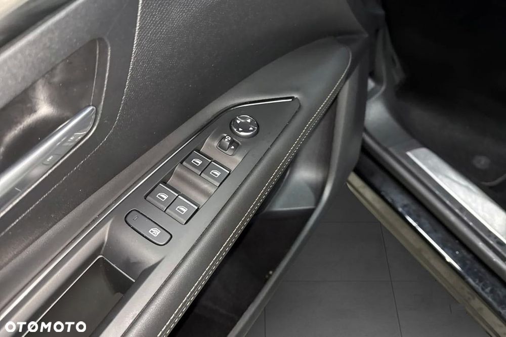 Peugeot 3008 1.6 PureTech HYbrid4 GT Line S&S EAT8 - 15