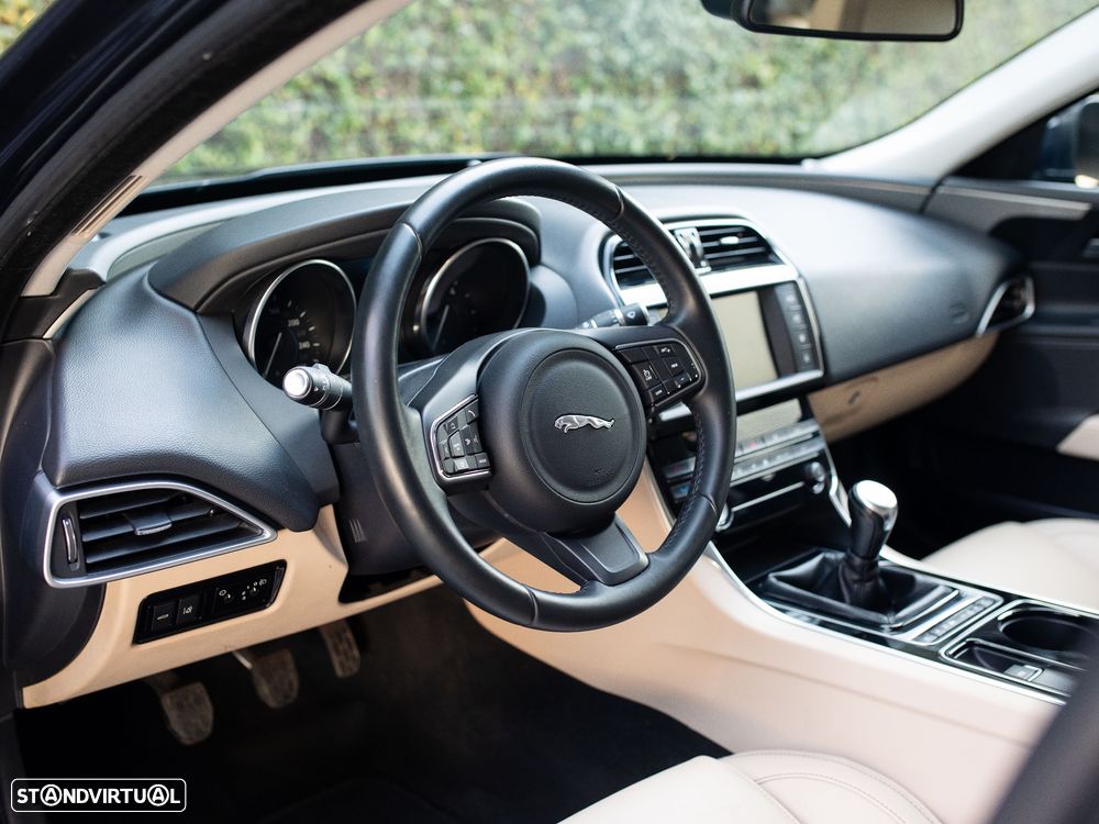 Jaguar XE 2.0 D Prestige - 20