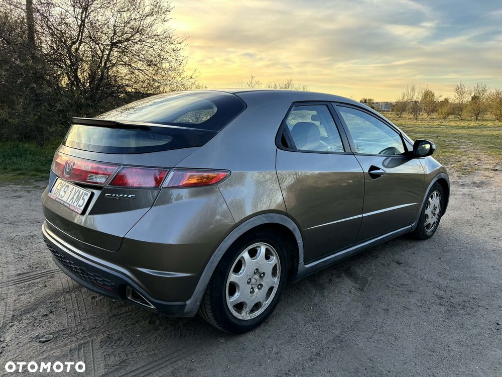 Honda Civic 1.8 Comfort - 3