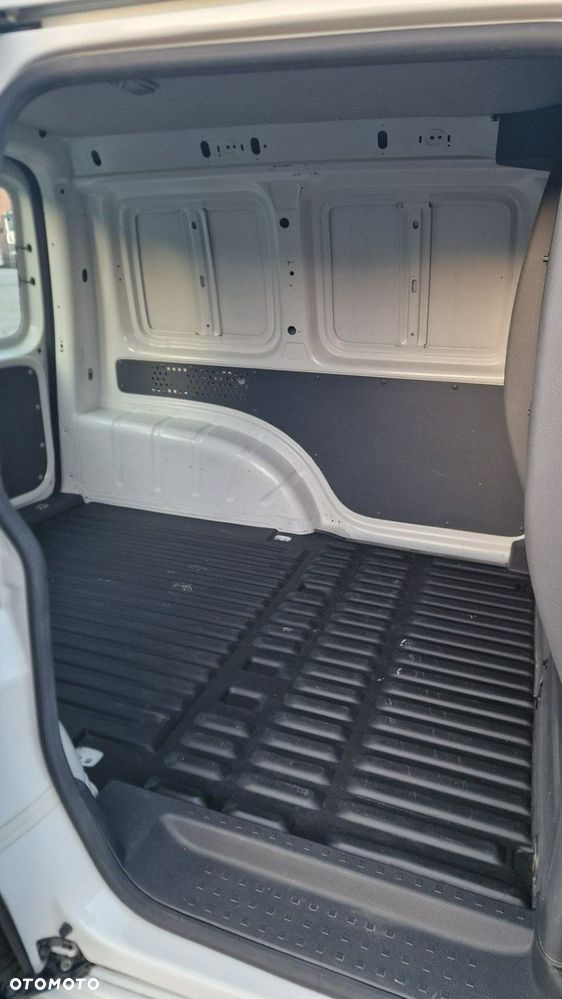 Volkswagen Caddy - 12