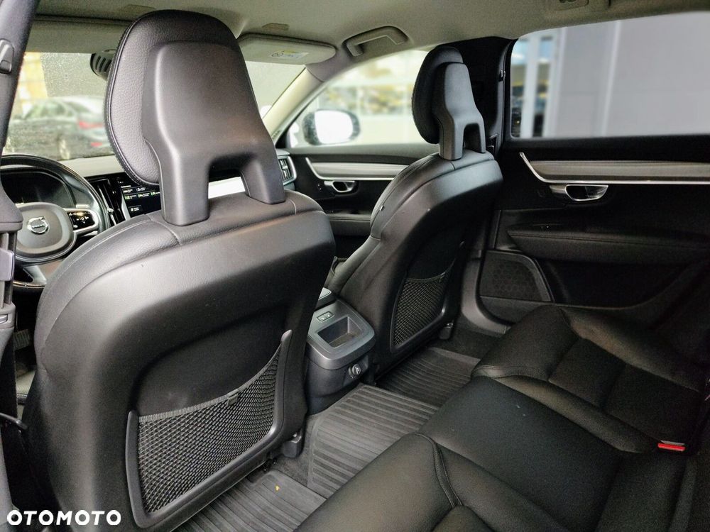 Volvo V90 Cross Country - 10