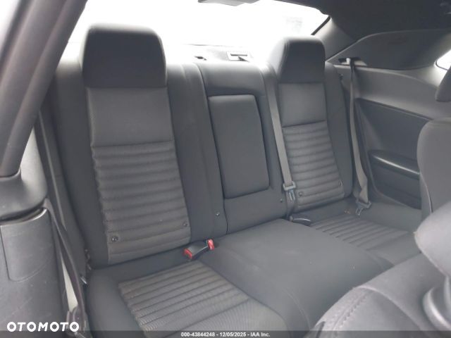 Dodge Challenger - 8