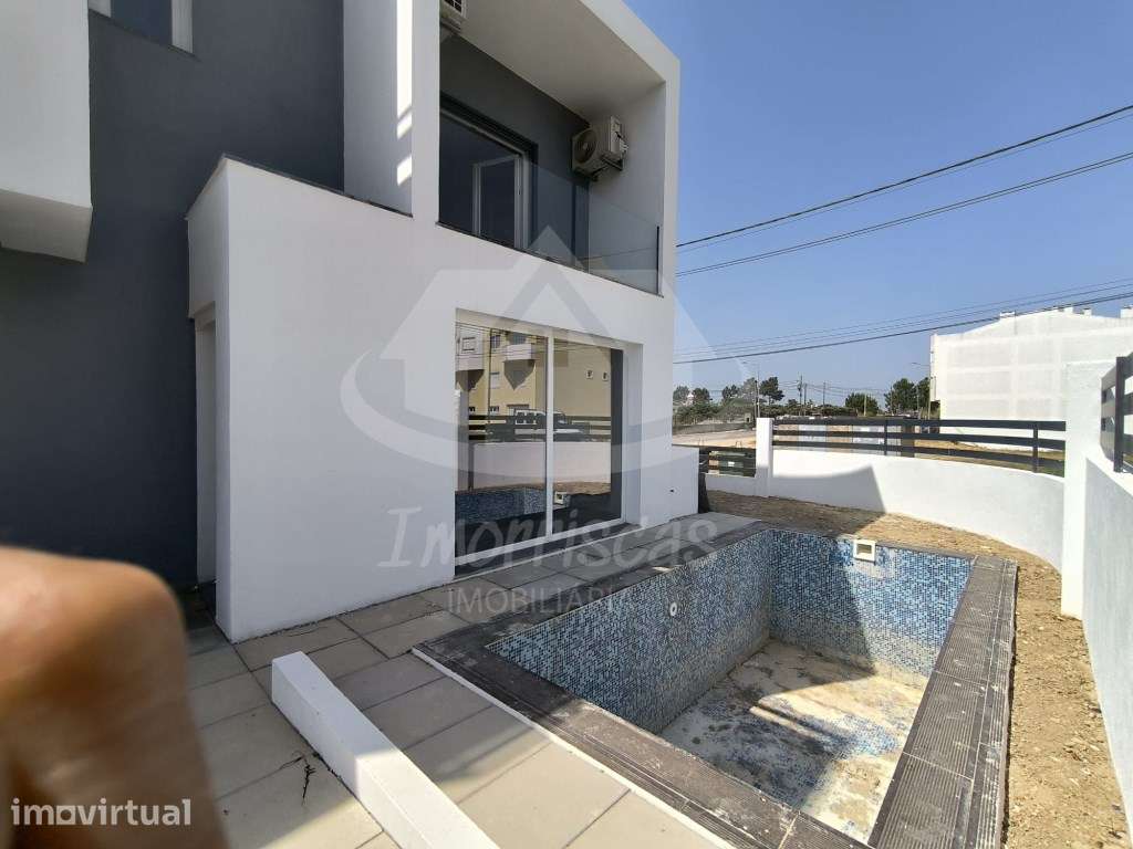 Moradia T2+1 com piscina | Quinta das Laranjeiras, Fernão Ferro - Grande imagem: 3/29