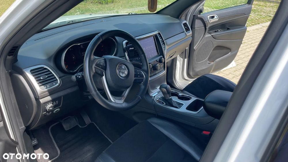Jeep Grand Cherokee - 12