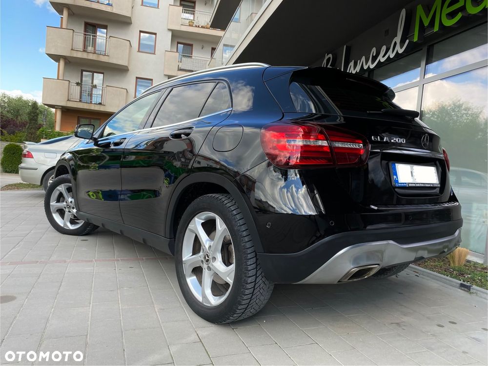 Mercedes-Benz GLA 200 7G-DCT Urban - 11