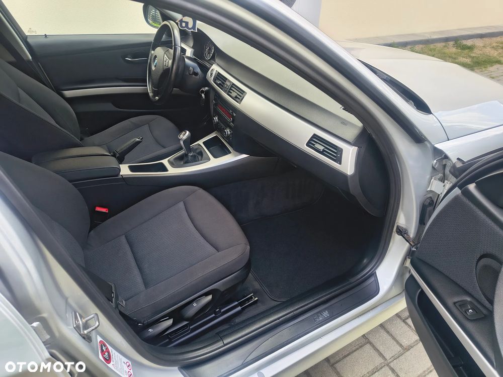 BMW Seria 3 318d DPF Edition Lifestyle - 12
