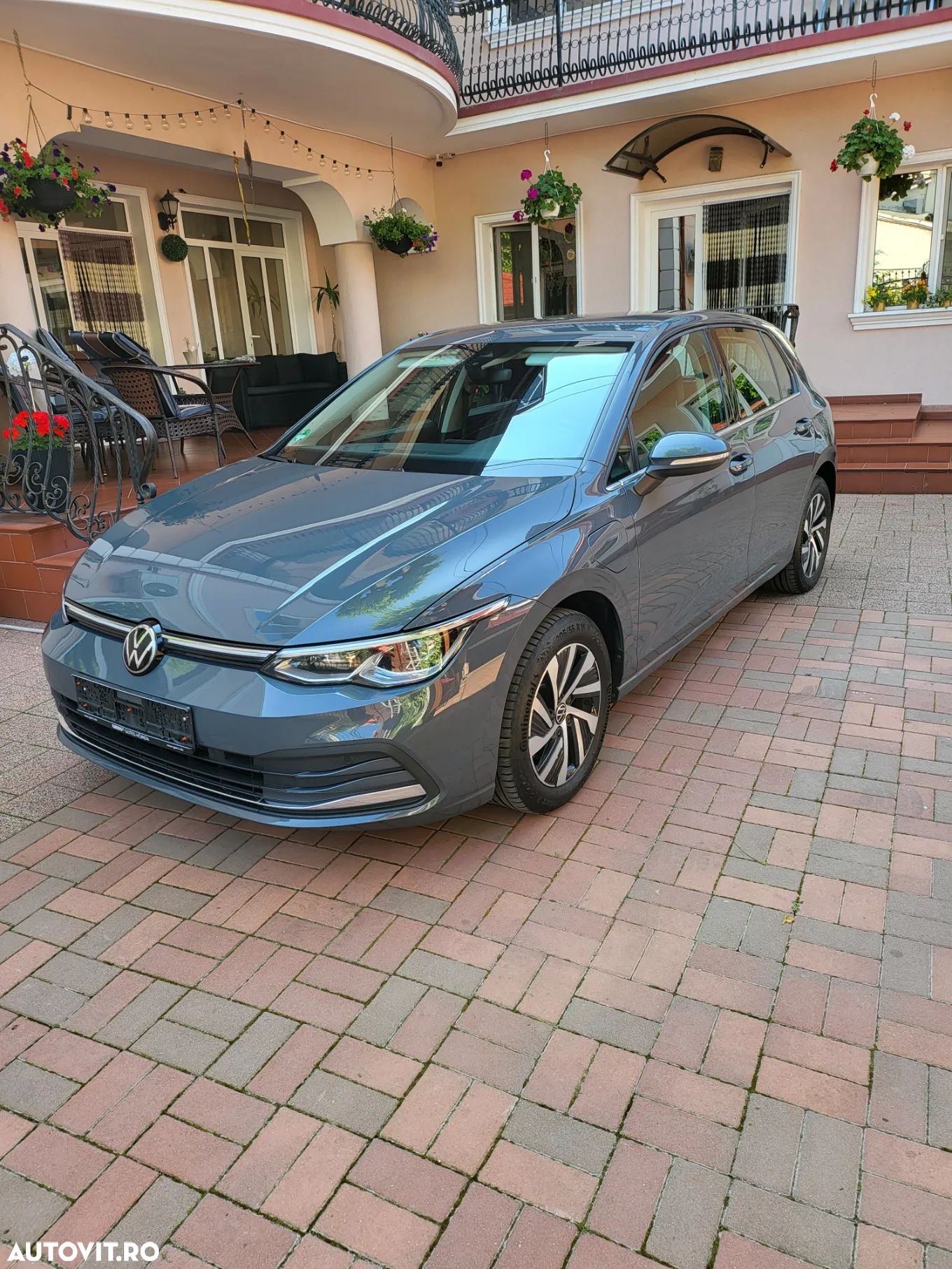 Volkswagen Golf - 1