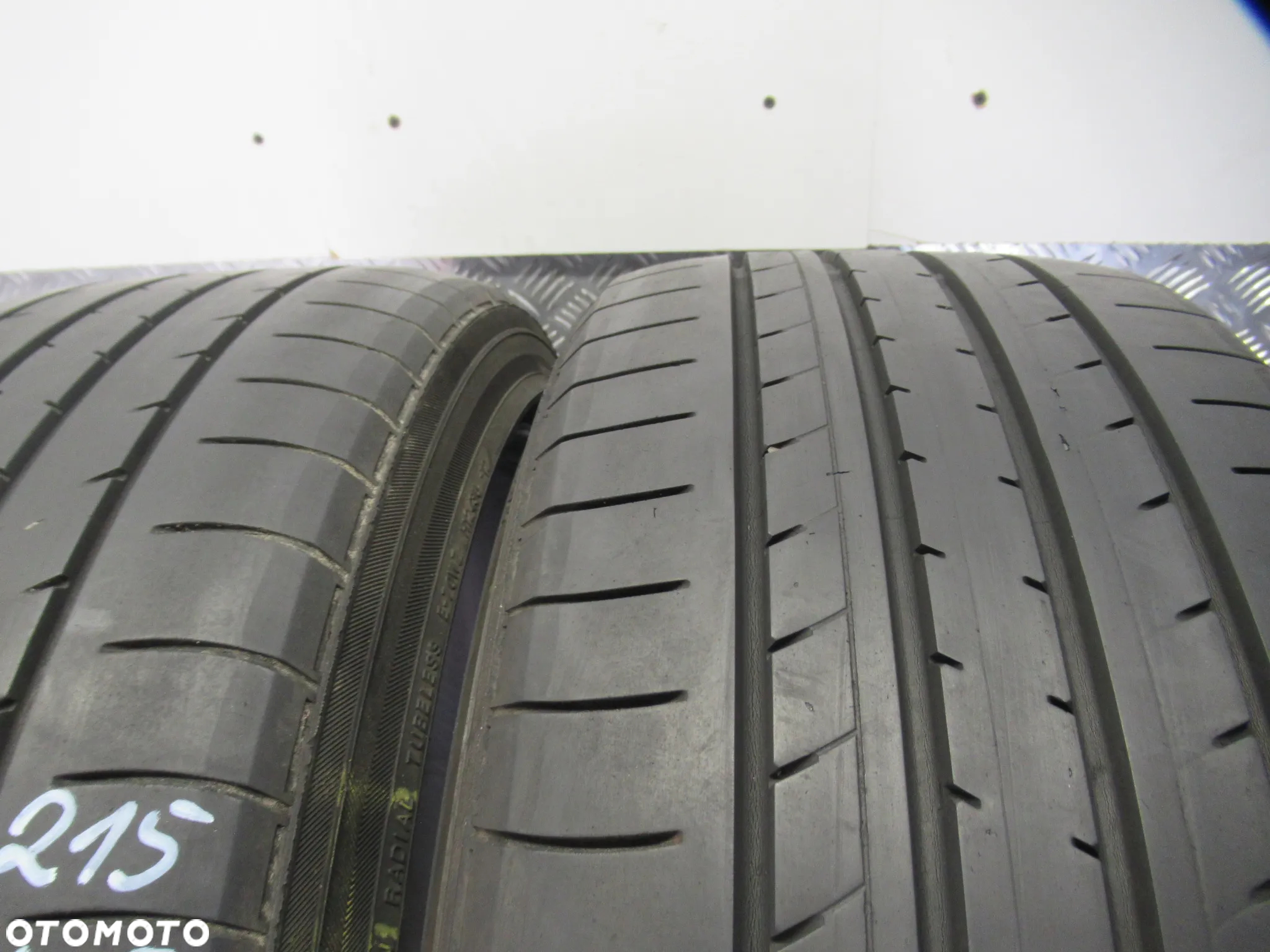 2x Yokohama BluEarth E70W7 215/45/17 87W nr.1763 - 2