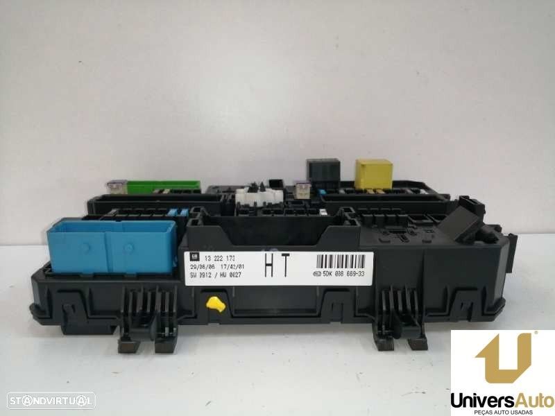 CAIXA RELÉS / FUSÍVEIS OPEL ASTRA H GTC 2006 -13222173 - 3