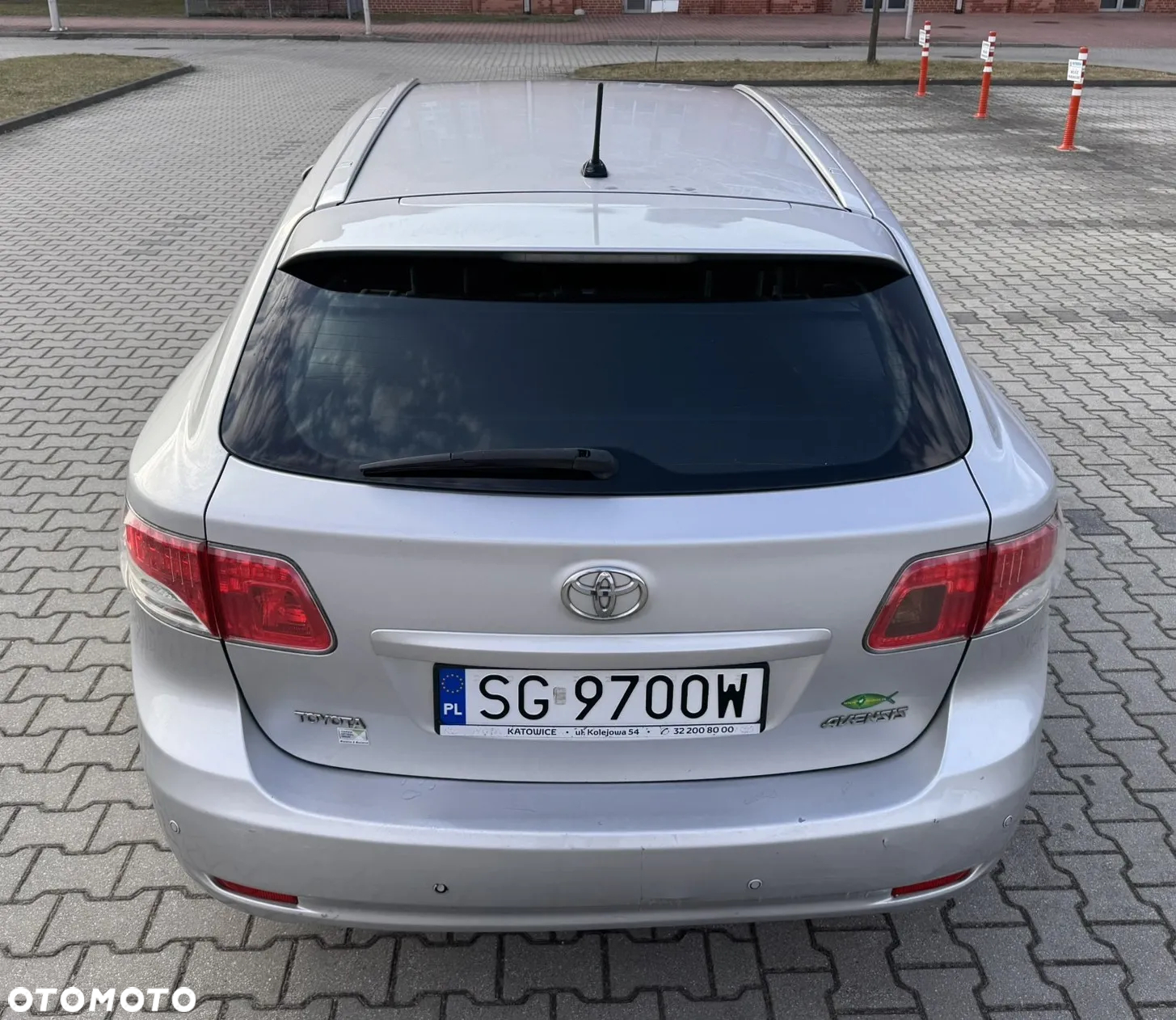 Toyota Avensis - 8