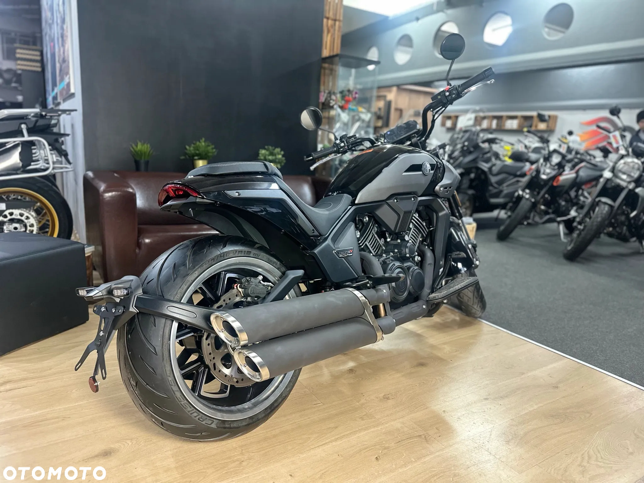 Morbidelli C1002V - 5