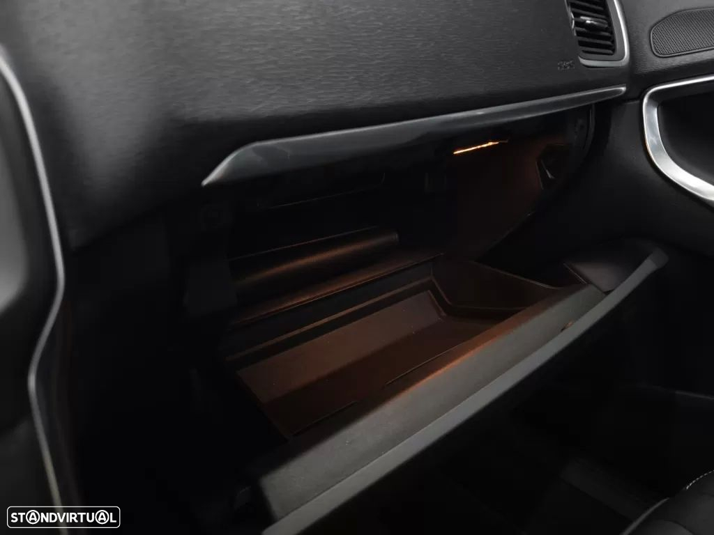 Volvo V40 1.6 D2 Momentum Eco - 38