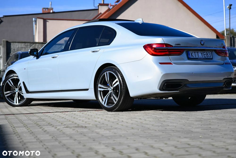 BMW Seria 7 750Ld xDrive - 32