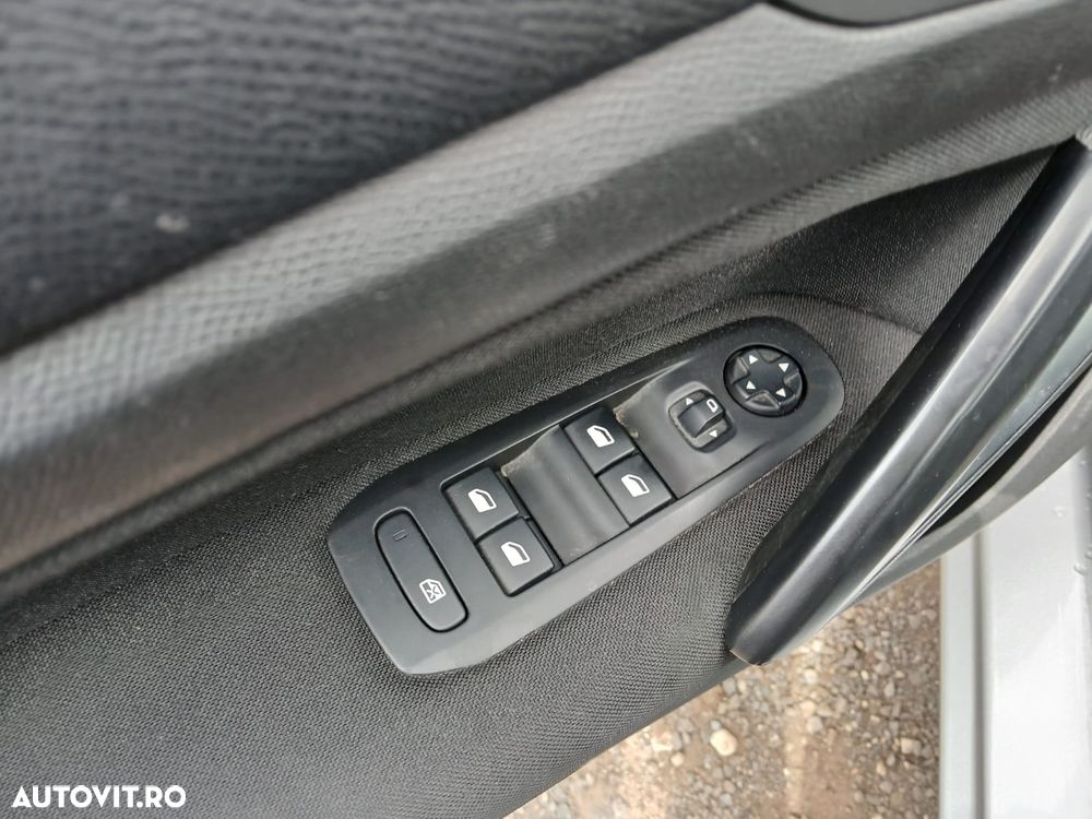 Peugeot 308 1.2 L PureTech Turbo S&S Active - 9