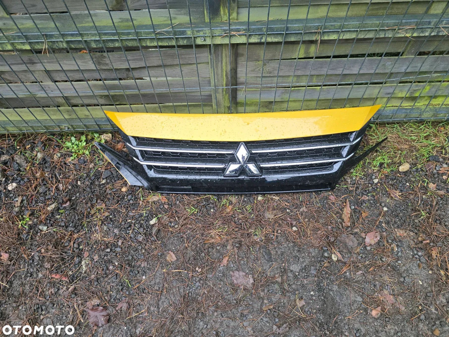 Mitsubishi Space star II lift grill atrapa ładny oryginał - 1