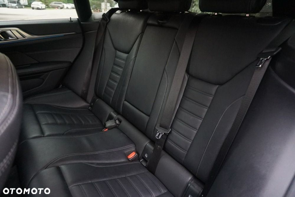 BMW i4 - 12