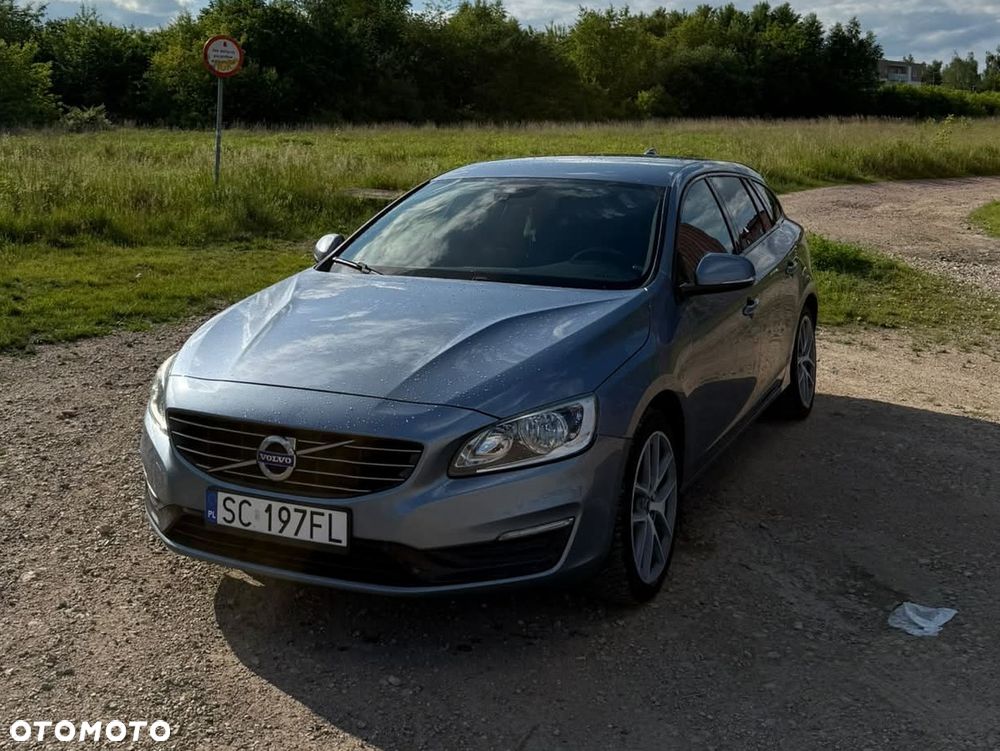 Volvo V60 D2 Drive-E Momentum - 1