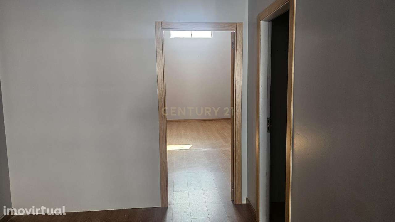 Loja para Arrendamento no Centro da Cidade da Maia - Grande imagem: 2/17