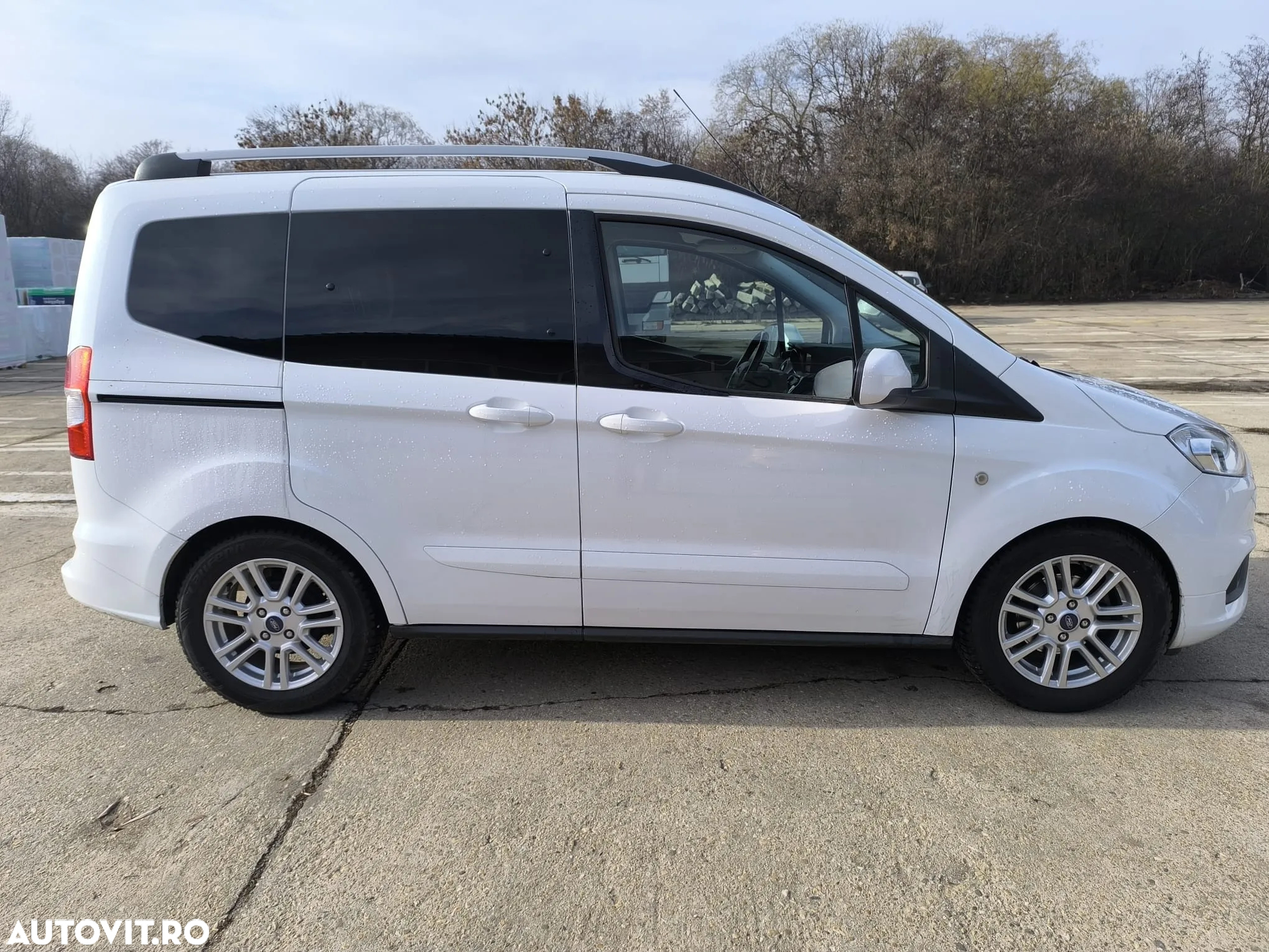 Ford Tourneo Courier 1.5 TDCi Titanium - 4