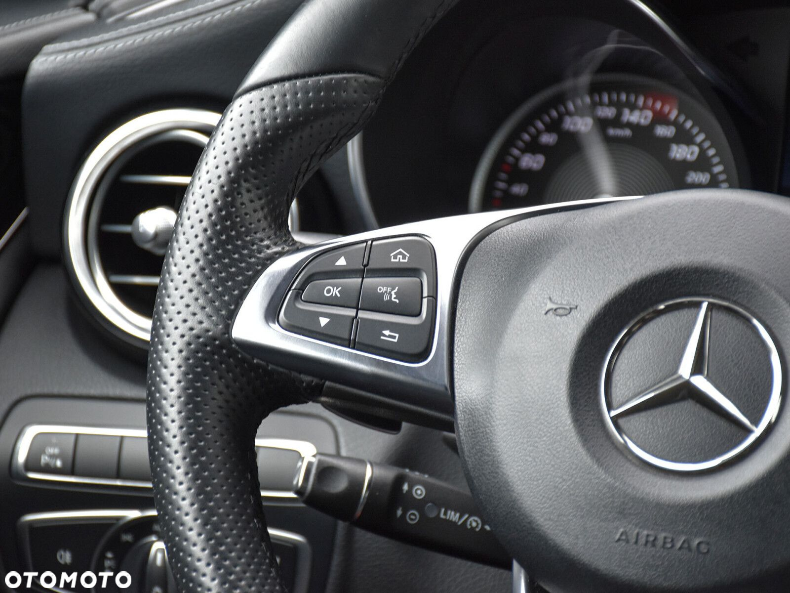 Mercedes-Benz GLC - 34