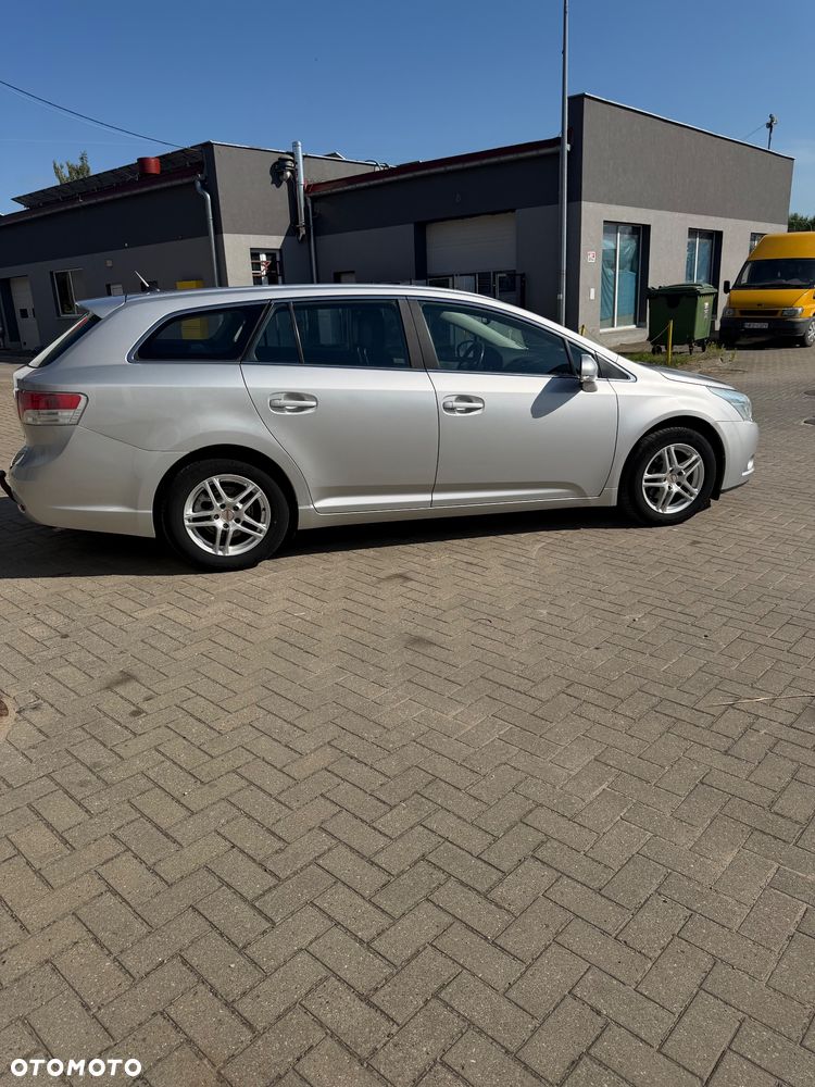 Toyota Avensis 2.0 D-4D Edition - 10