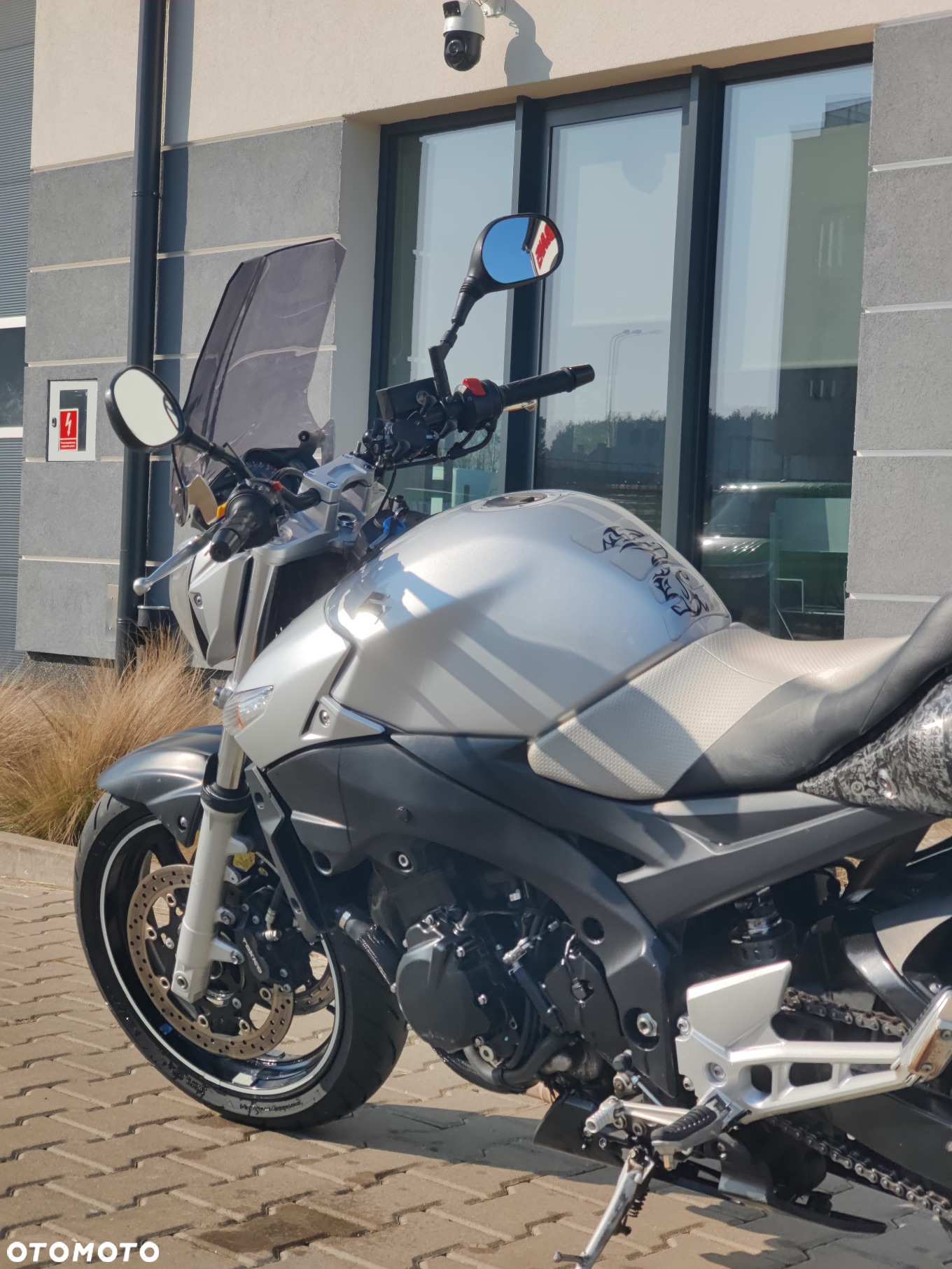 Suzuki GSR - 8