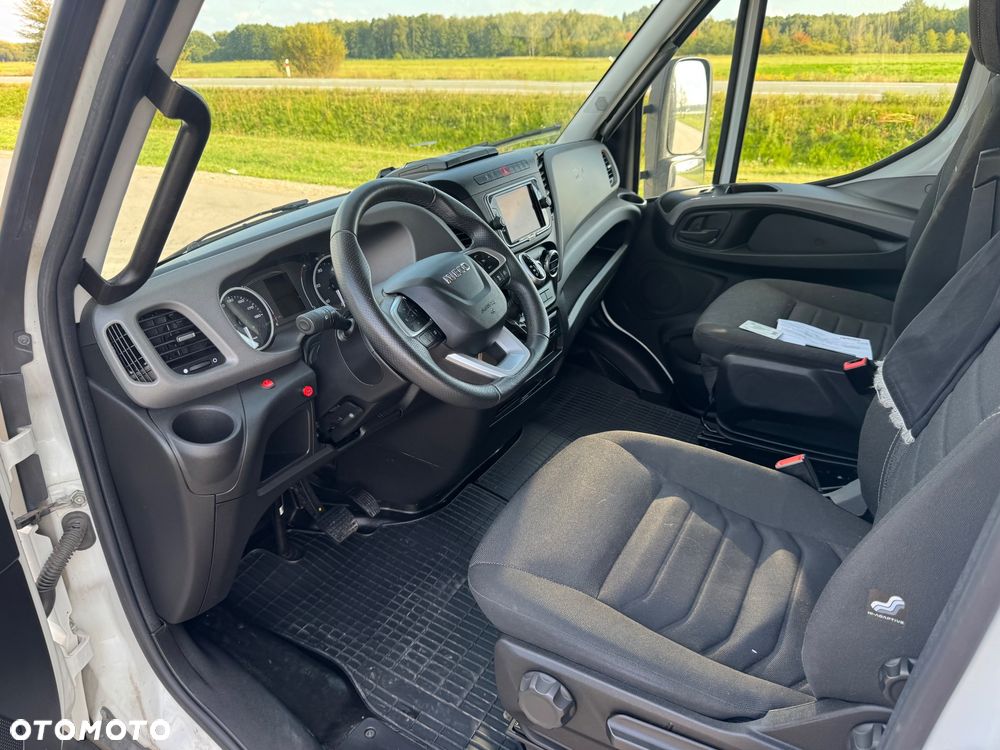 Iveco Daily 2023r Hi-Matic‼️72C18H ‼️3.0 // Winda składana pod spodem Bar 1500KG // Plandeka 16 Palet 2x Firanka + Dach zsuwany + drzwi z tyłu Najnowsze TACHO G2V2 ‼️Wysokość rampowa Full LED Tempomat Aktywny ACC Salon Polska  6.50mx2.47mx2.80m DMC7200KG Faktura Vat 23 - 7