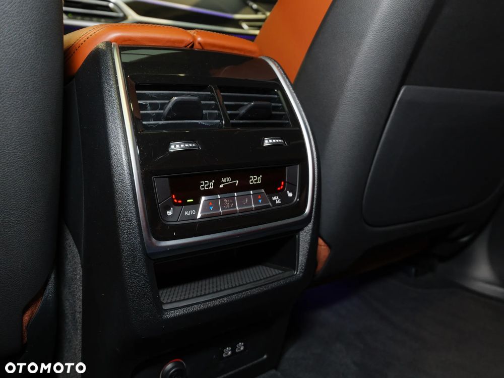 BMW X7 xDrive40d mHEV - 37