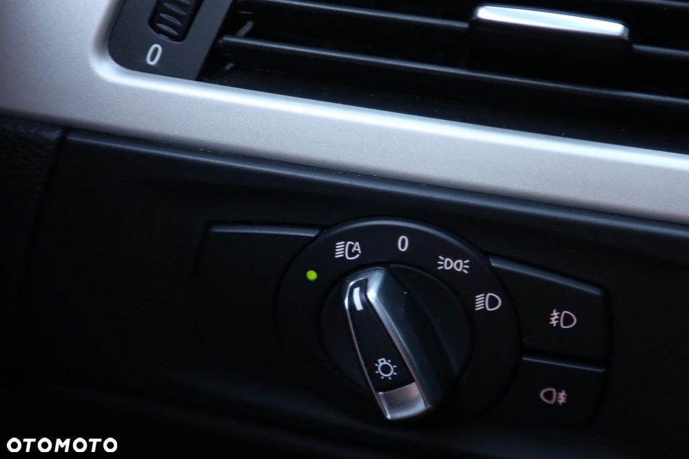 BMW Seria 3 318d DPF Touring - 29