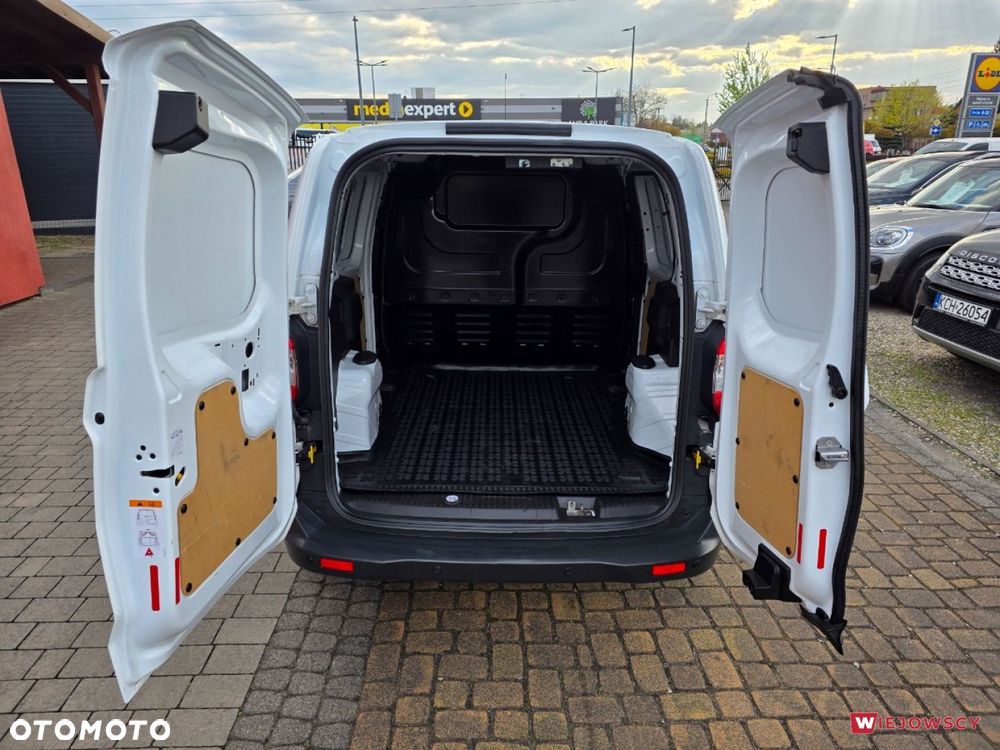 Ford Transit Courier - 13