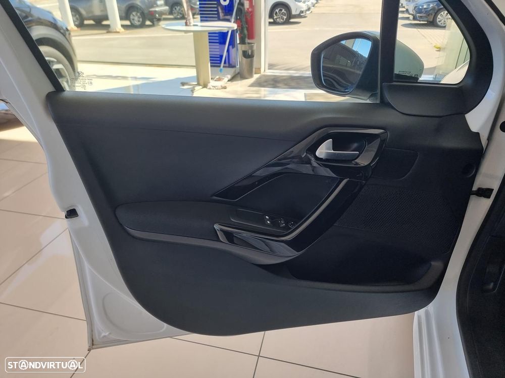 Peugeot 208 1.2 PureTech Signature - 14