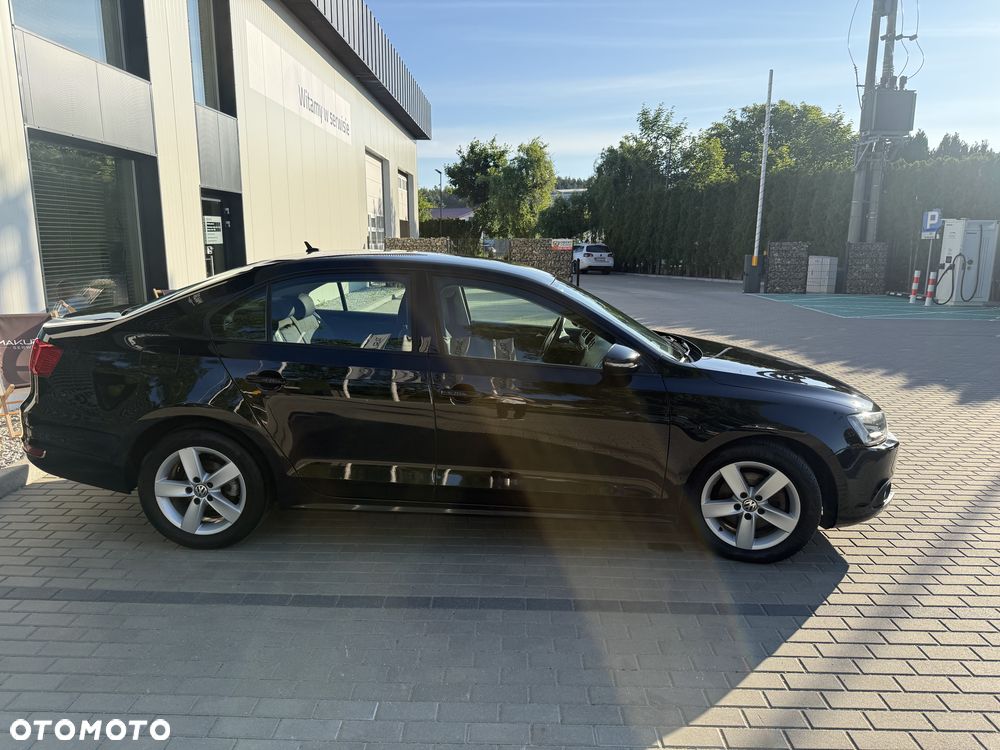 Volkswagen Jetta 1.6 TDI Comfortline - 8