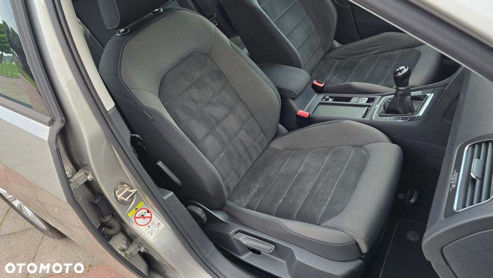 Volkswagen Golf - 23