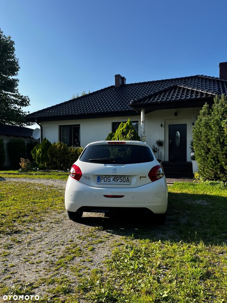 Peugeot 208 2013 photo 5