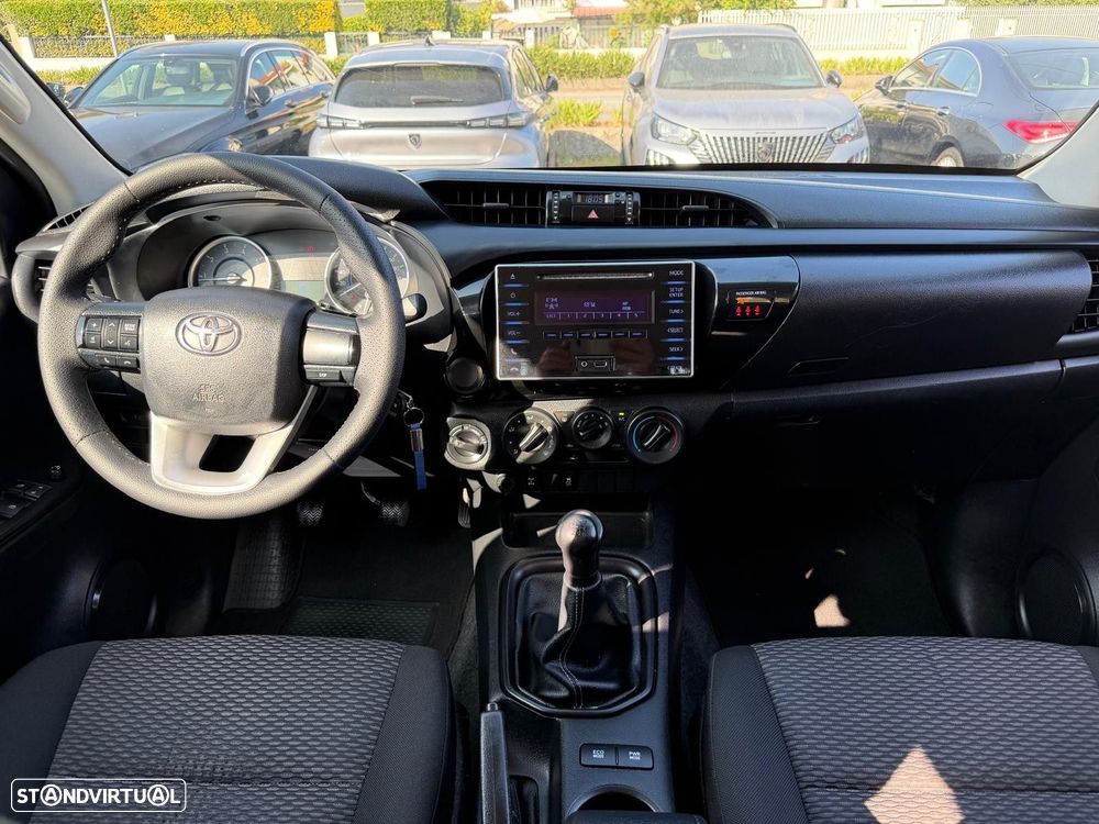 Toyota Hilux 2.4 D-4D 4WD CD CH - 12
