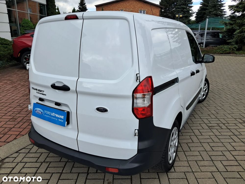 Ford Transit Courier - 10